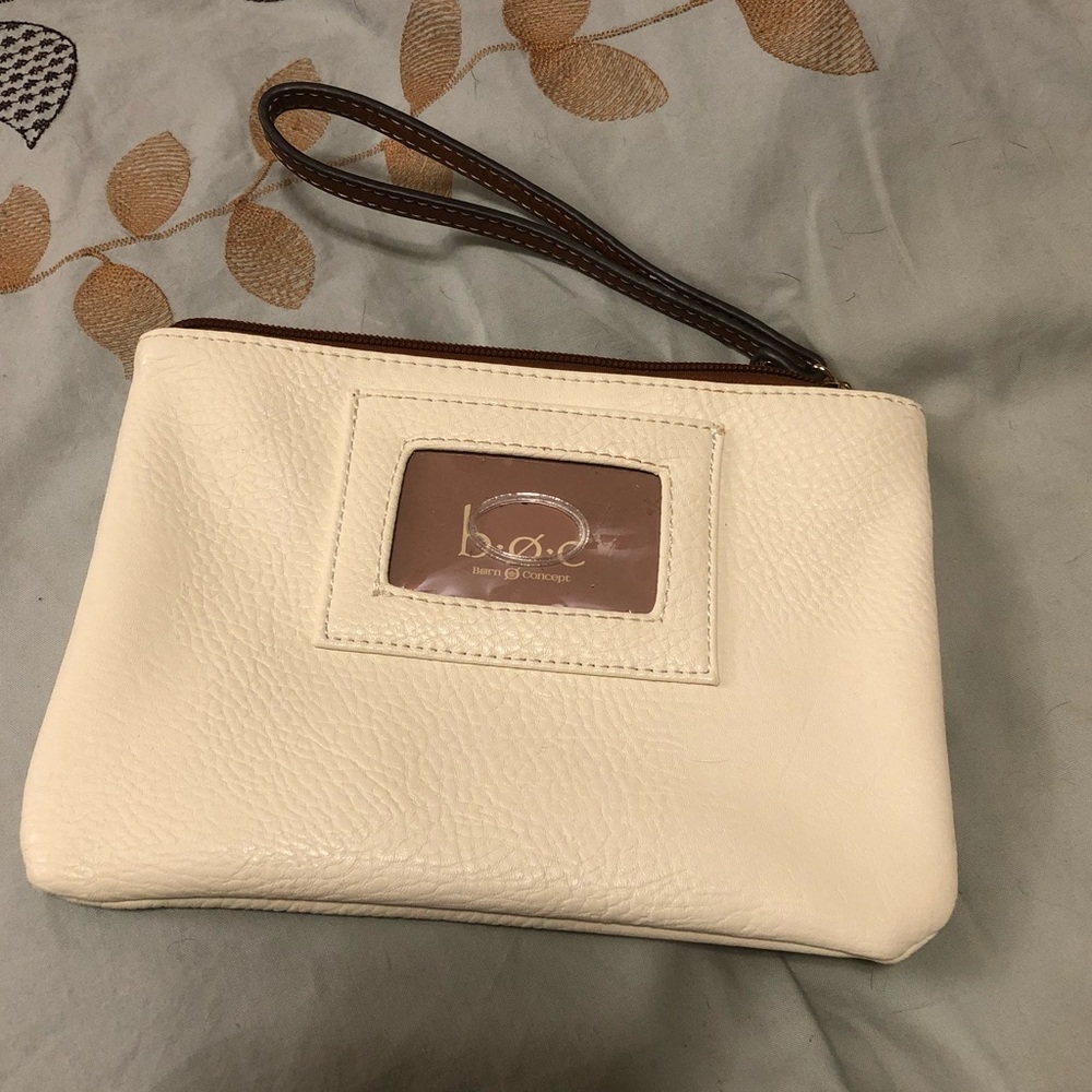 Boc Born Concepts vegan Ivory wristlet w/ID window